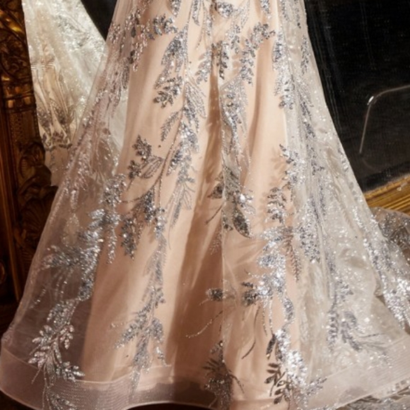 Formal dress - Picture 4 of 7